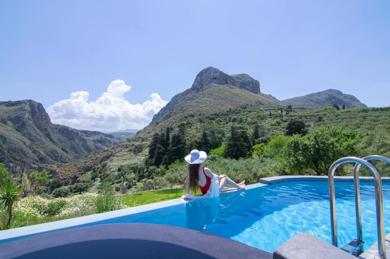 Heated Private Ozone Salt Pool, Jacuzzi, Cinema Inside & Outside, Ping Pong, Billiard, Ps5, Playground, Giant Chess, Giant Monopoly, Table Football, 3X Surround Sound - Villa Rokka Luxe Kissamos Bagian luar foto