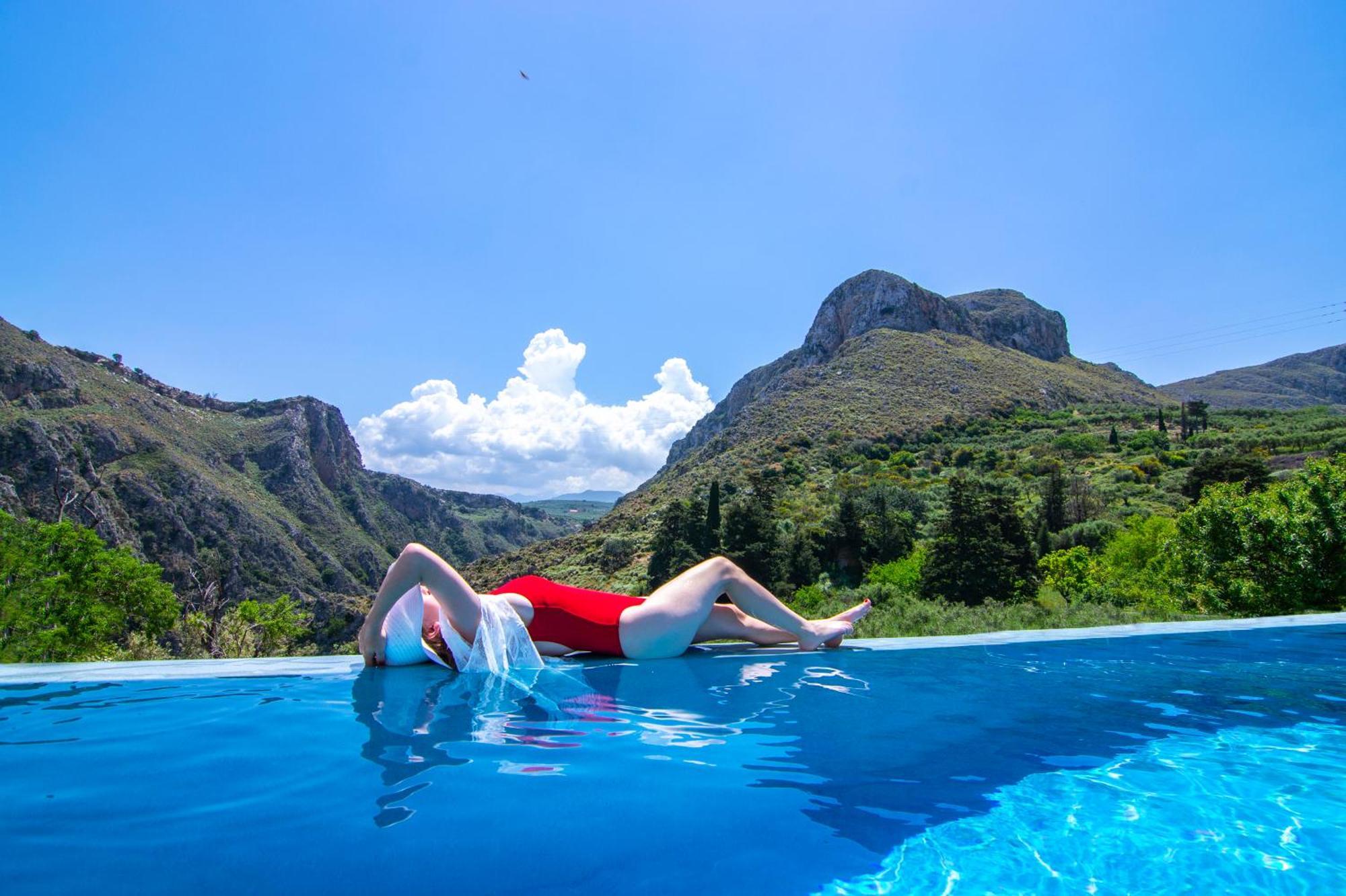Heated Private Ozone Salt Pool, Jacuzzi, Cinema Inside & Outside, Ping Pong, Billiard, Ps5, Playground, Giant Chess, Giant Monopoly, Table Football, 3X Surround Sound - Villa Rokka Luxe Kissamos Bagian luar foto