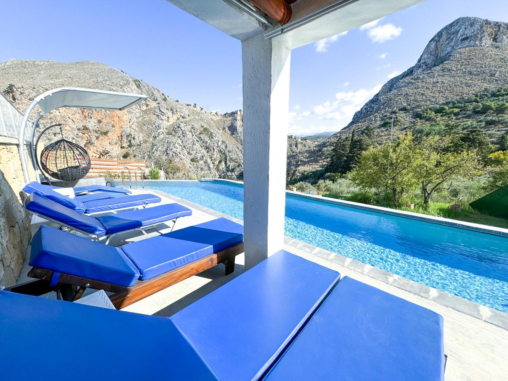 Heated Private Ozone Salt Pool, Jacuzzi, Cinema Inside & Outside, Ping Pong, Billiard, Ps5, Playground, Giant Chess, Giant Monopoly, Table Football, 3X Surround Sound - Villa Rokka Luxe Kissamos Bagian luar foto