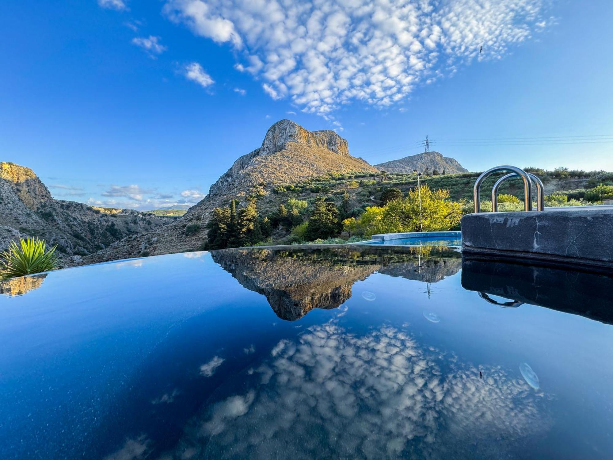Heated Private Ozone Salt Pool, Jacuzzi, Cinema Inside & Outside, Ping Pong, Billiard, Ps5, Playground, Giant Chess, Giant Monopoly, Table Football, 3X Surround Sound - Villa Rokka Luxe Kissamos Bagian luar foto