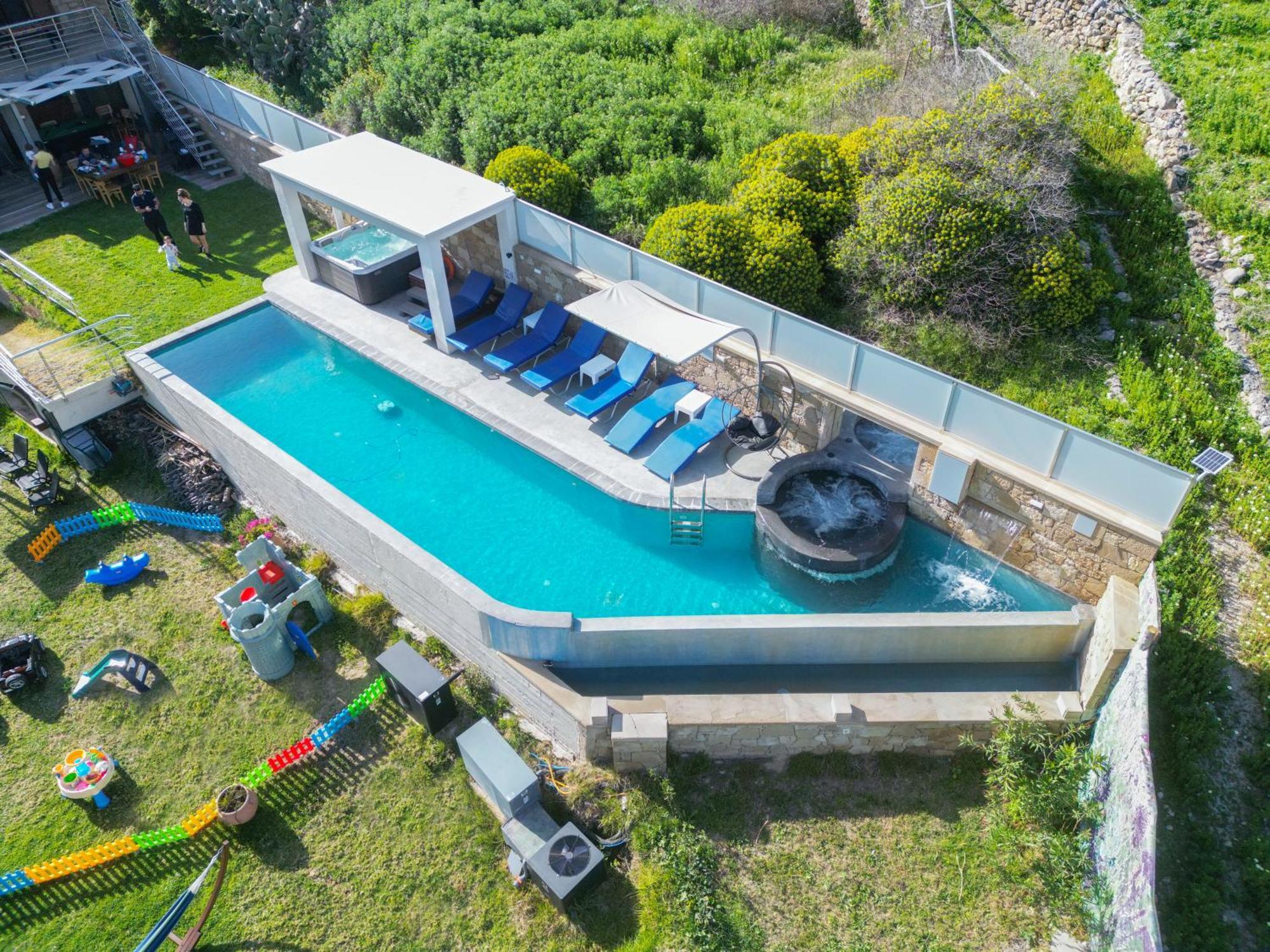 Heated Private Ozone Salt Pool, Jacuzzi, Cinema Inside & Outside, Ping Pong, Billiard, Ps5, Playground, Giant Chess, Giant Monopoly, Table Football, 3X Surround Sound - Villa Rokka Luxe Kissamos Bagian luar foto
