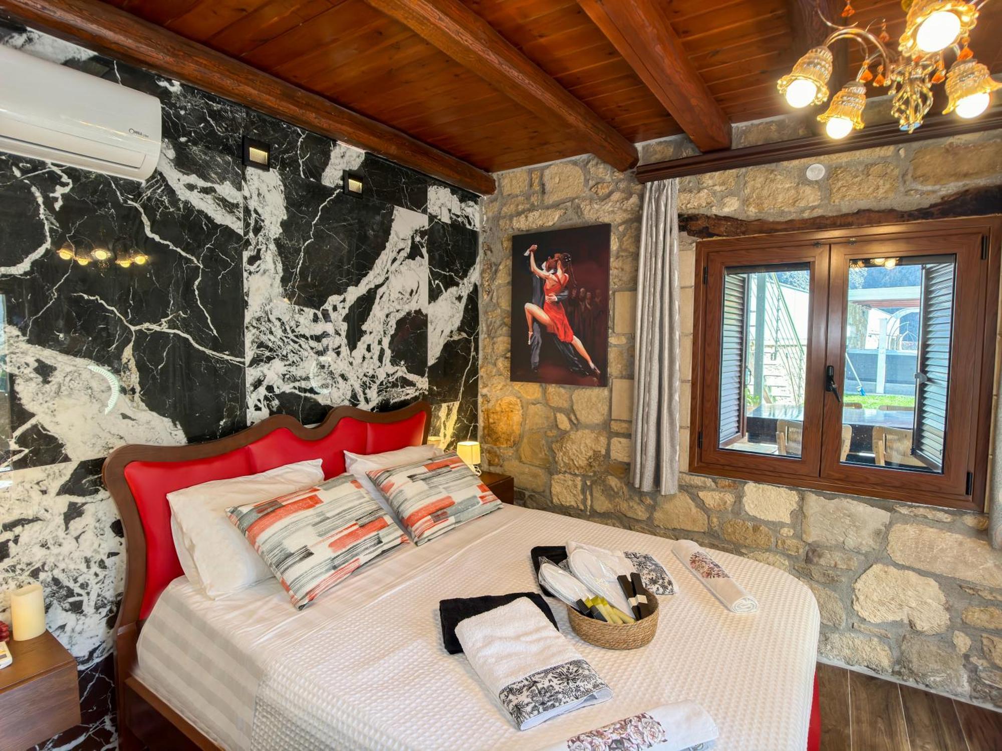 Heated Private Ozone Salt Pool, Jacuzzi, Cinema Inside & Outside, Ping Pong, Billiard, Ps5, Playground, Giant Chess, Giant Monopoly, Table Football, 3X Surround Sound - Villa Rokka Luxe Kissamos Bagian luar foto