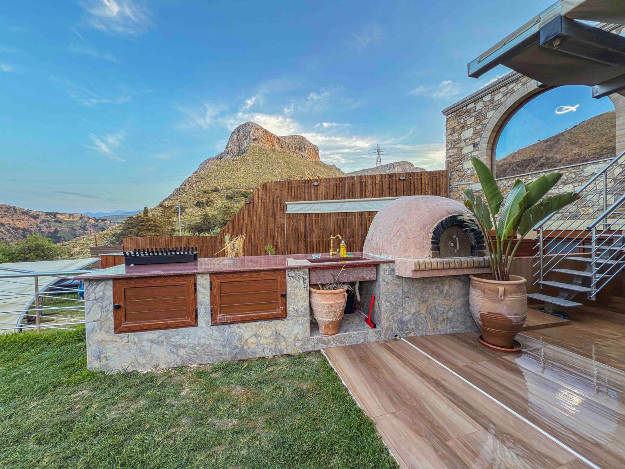 Heated Private Ozone Salt Pool, Jacuzzi, Cinema Inside & Outside, Ping Pong, Billiard, Ps5, Playground, Giant Chess, Giant Monopoly, Table Football, 3X Surround Sound - Villa Rokka Luxe Kissamos Bagian luar foto