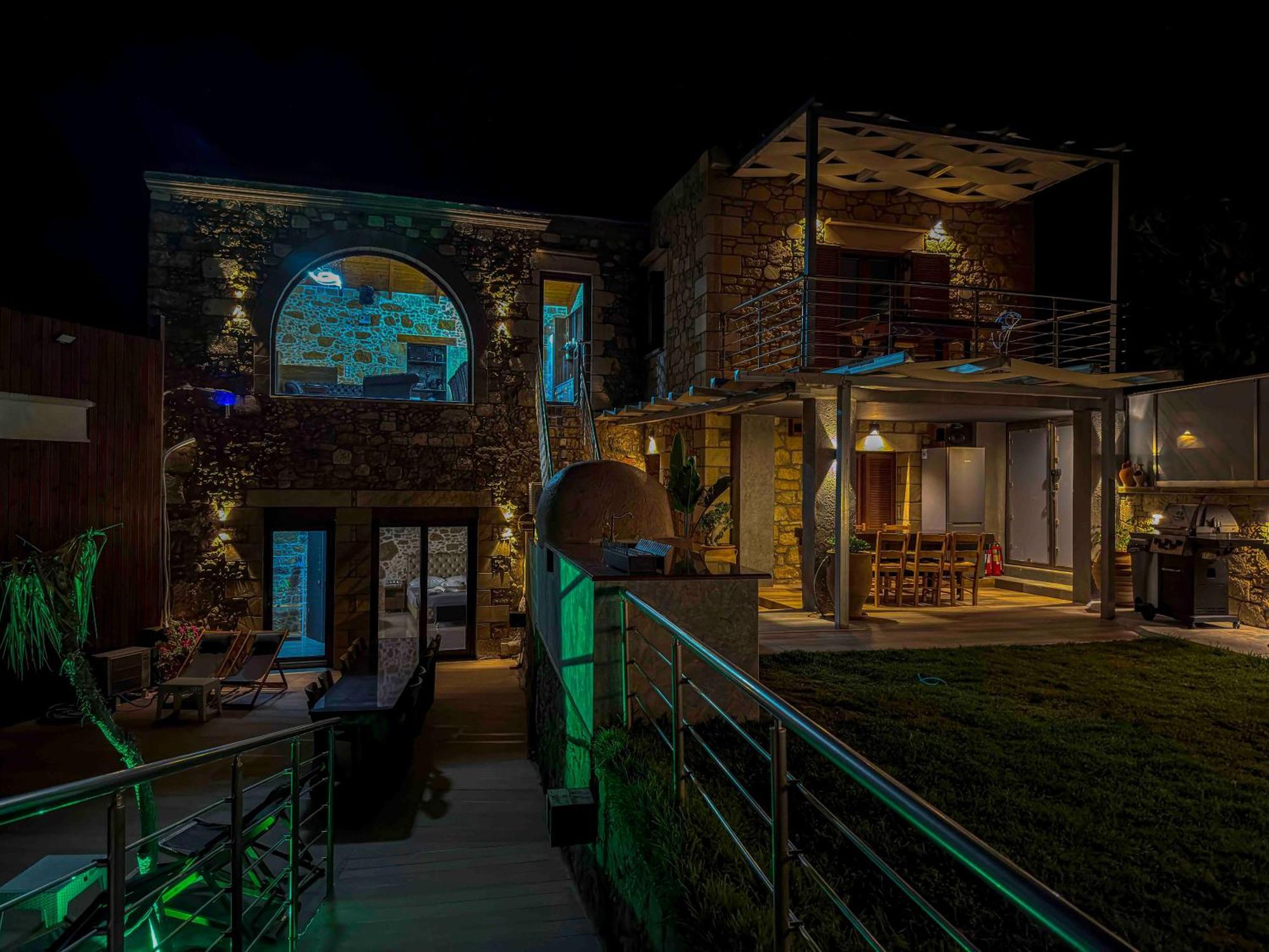 Heated Private Ozone Salt Pool, Jacuzzi, Cinema Inside & Outside, Ping Pong, Billiard, Ps5, Playground, Giant Chess, Giant Monopoly, Table Football, 3X Surround Sound - Villa Rokka Luxe Kissamos Bagian luar foto
