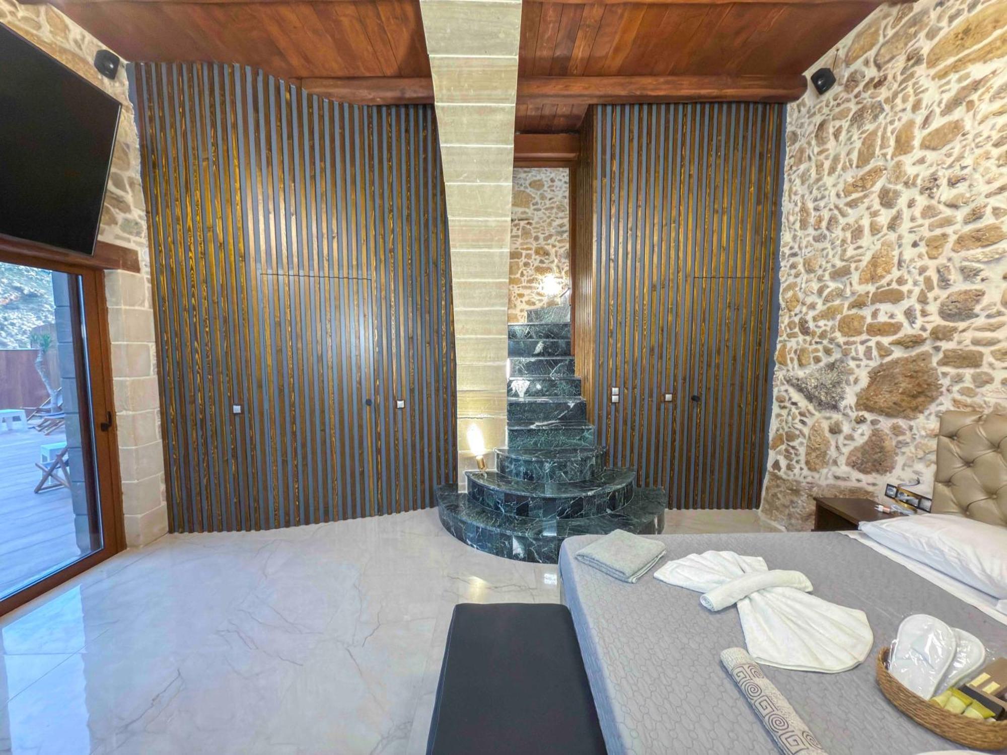 Heated Private Ozone Salt Pool, Jacuzzi, Cinema Inside & Outside, Ping Pong, Billiard, Ps5, Playground, Giant Chess, Giant Monopoly, Table Football, 3X Surround Sound - Villa Rokka Luxe Kissamos Bagian luar foto