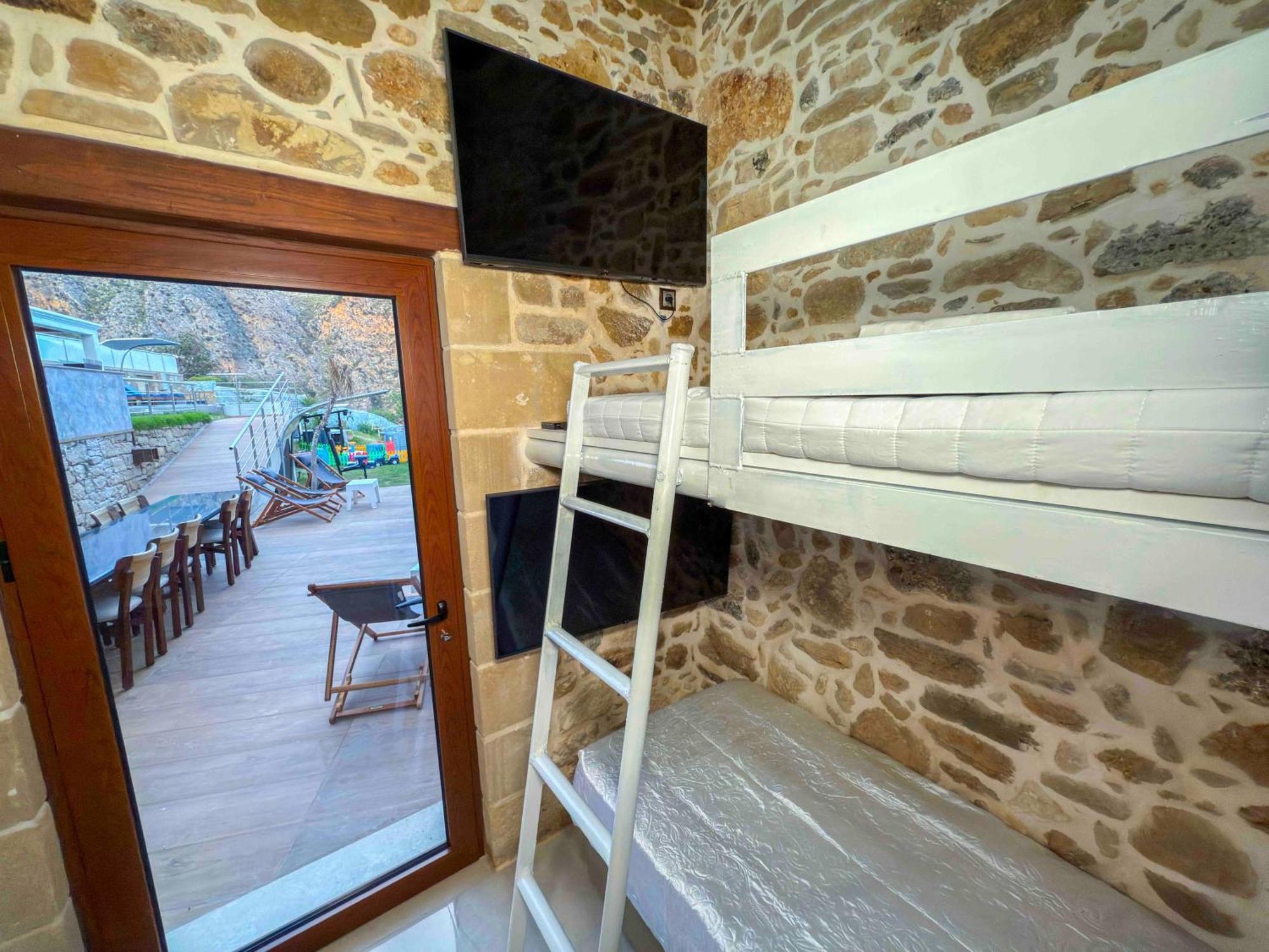 Heated Private Ozone Salt Pool, Jacuzzi, Cinema Inside & Outside, Ping Pong, Billiard, Ps5, Playground, Giant Chess, Giant Monopoly, Table Football, 3X Surround Sound - Villa Rokka Luxe Kissamos Bagian luar foto