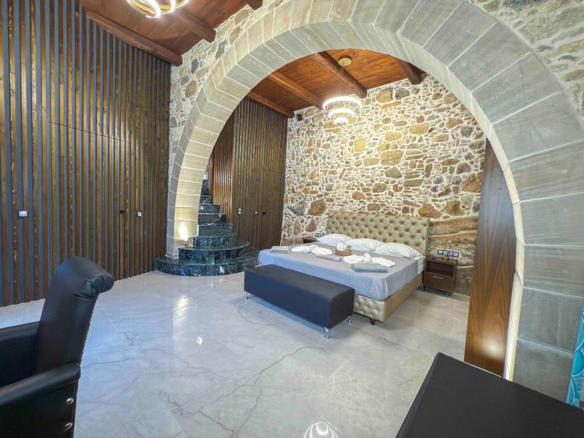 Heated Private Ozone Salt Pool, Jacuzzi, Cinema Inside & Outside, Ping Pong, Billiard, Ps5, Playground, Giant Chess, Giant Monopoly, Table Football, 3X Surround Sound - Villa Rokka Luxe Kissamos Bagian luar foto