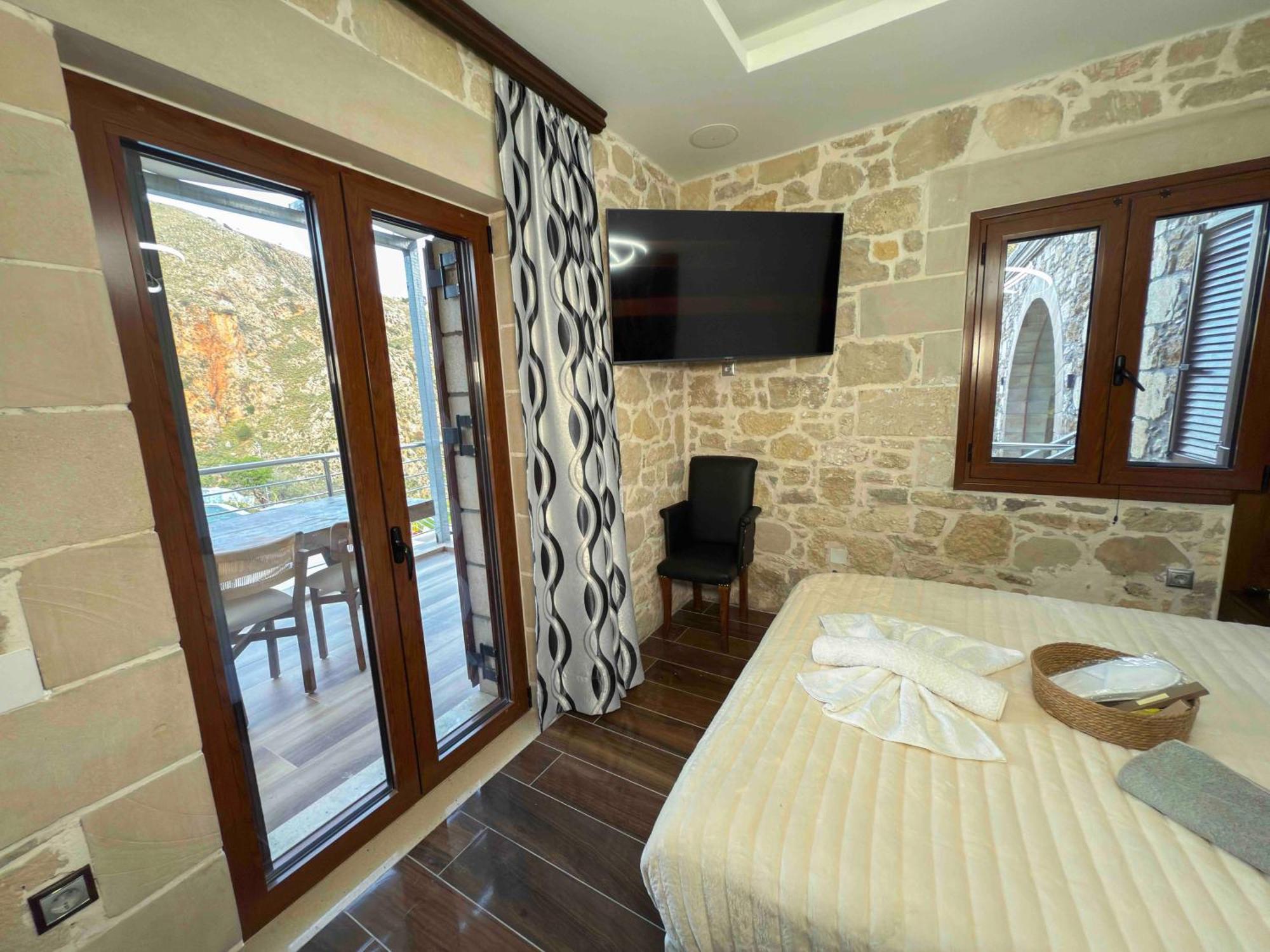 Heated Private Ozone Salt Pool, Jacuzzi, Cinema Inside & Outside, Ping Pong, Billiard, Ps5, Playground, Giant Chess, Giant Monopoly, Table Football, 3X Surround Sound - Villa Rokka Luxe Kissamos Bagian luar foto