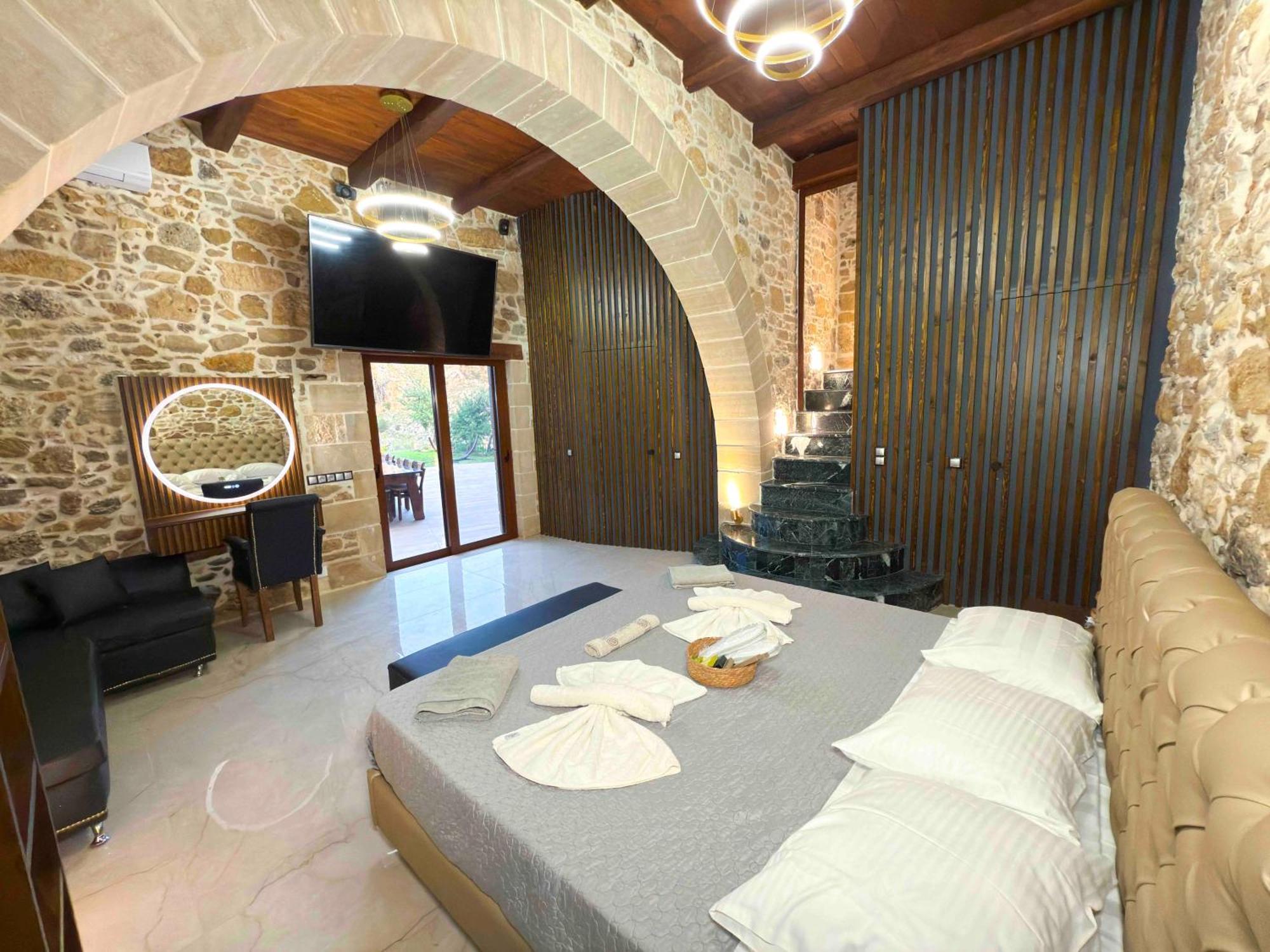Heated Private Ozone Salt Pool, Jacuzzi, Cinema Inside & Outside, Ping Pong, Billiard, Ps5, Playground, Giant Chess, Giant Monopoly, Table Football, 3X Surround Sound - Villa Rokka Luxe Kissamos Bagian luar foto