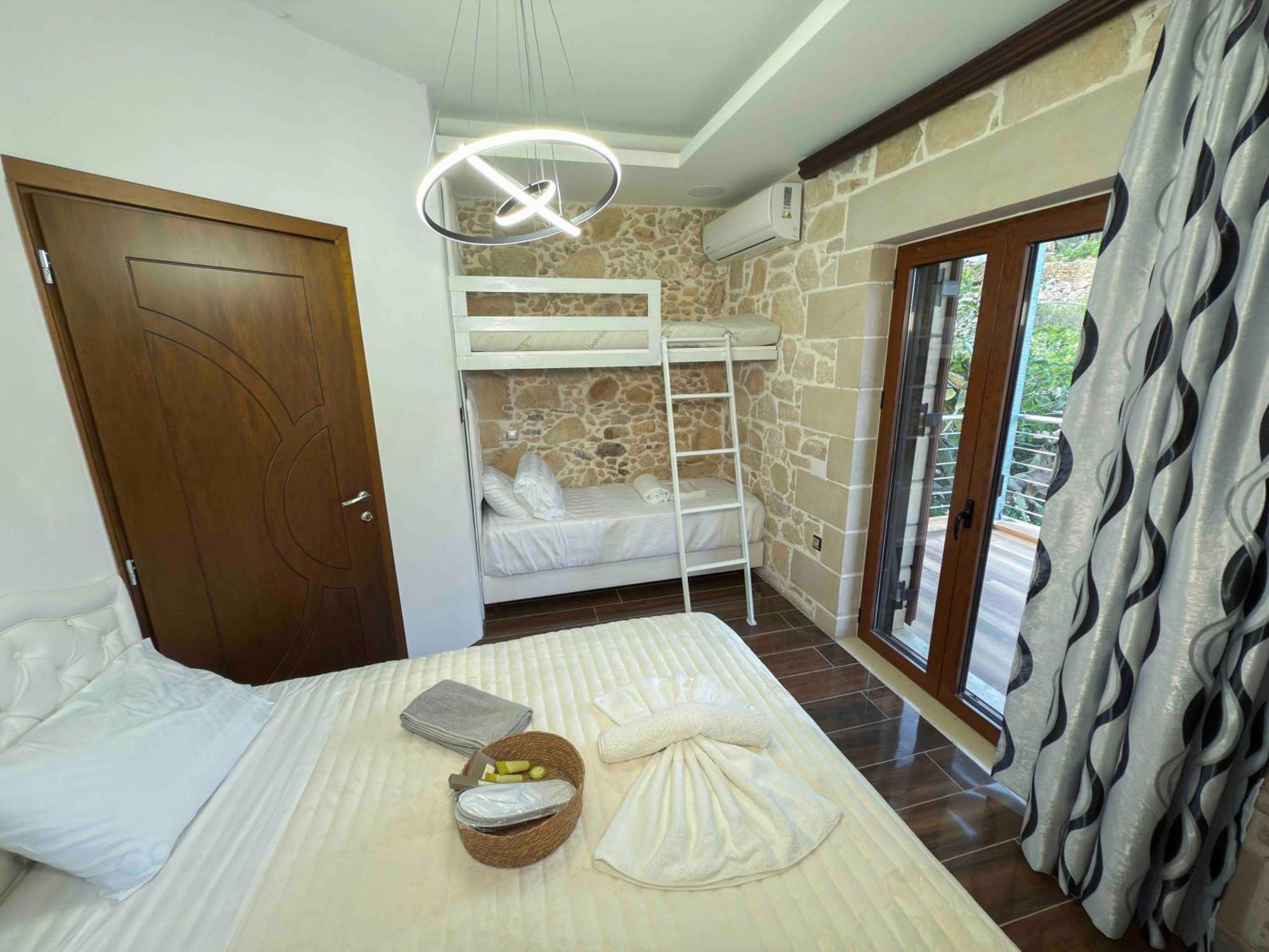 Heated Private Ozone Salt Pool, Jacuzzi, Cinema Inside & Outside, Ping Pong, Billiard, Ps5, Playground, Giant Chess, Giant Monopoly, Table Football, 3X Surround Sound - Villa Rokka Luxe Kissamos Bagian luar foto